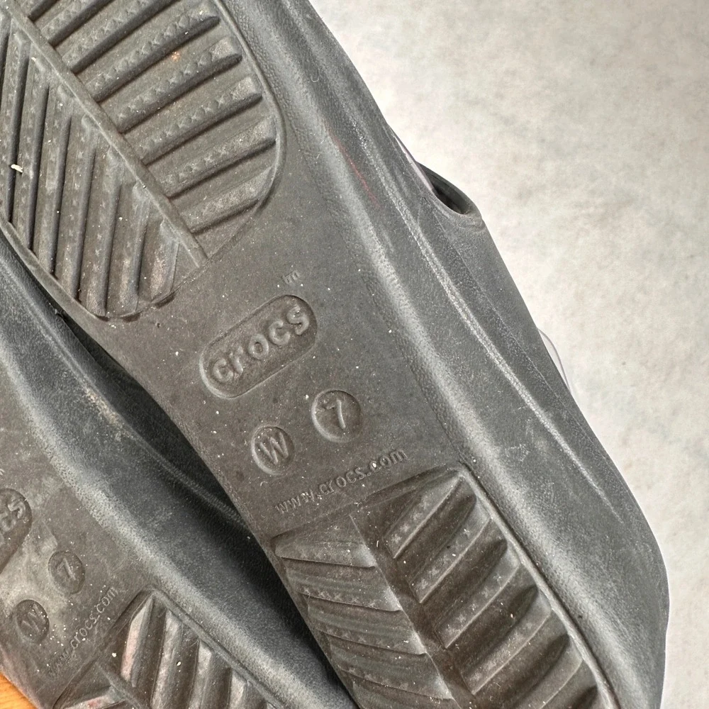 Crocs Sasari Wedge Sandals Womens 7 Black Good Silver Ring Detail Platform Slide